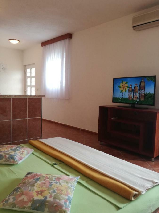 Apartmani Izabela Baska Voda Bagian luar foto